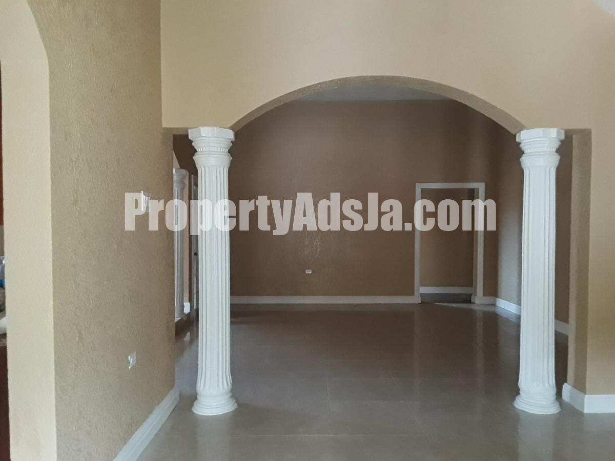 Townhouse For Rent in Mandeville Manchester, Manchester Jamaica