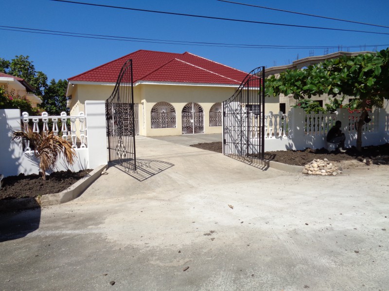 House For Sale in 07986486364 UK, St. Mary Jamaica