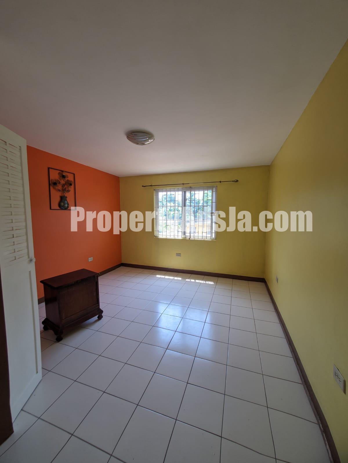 Townhouse For Rent in Patrick Gardens Patrick City, Kingston / St