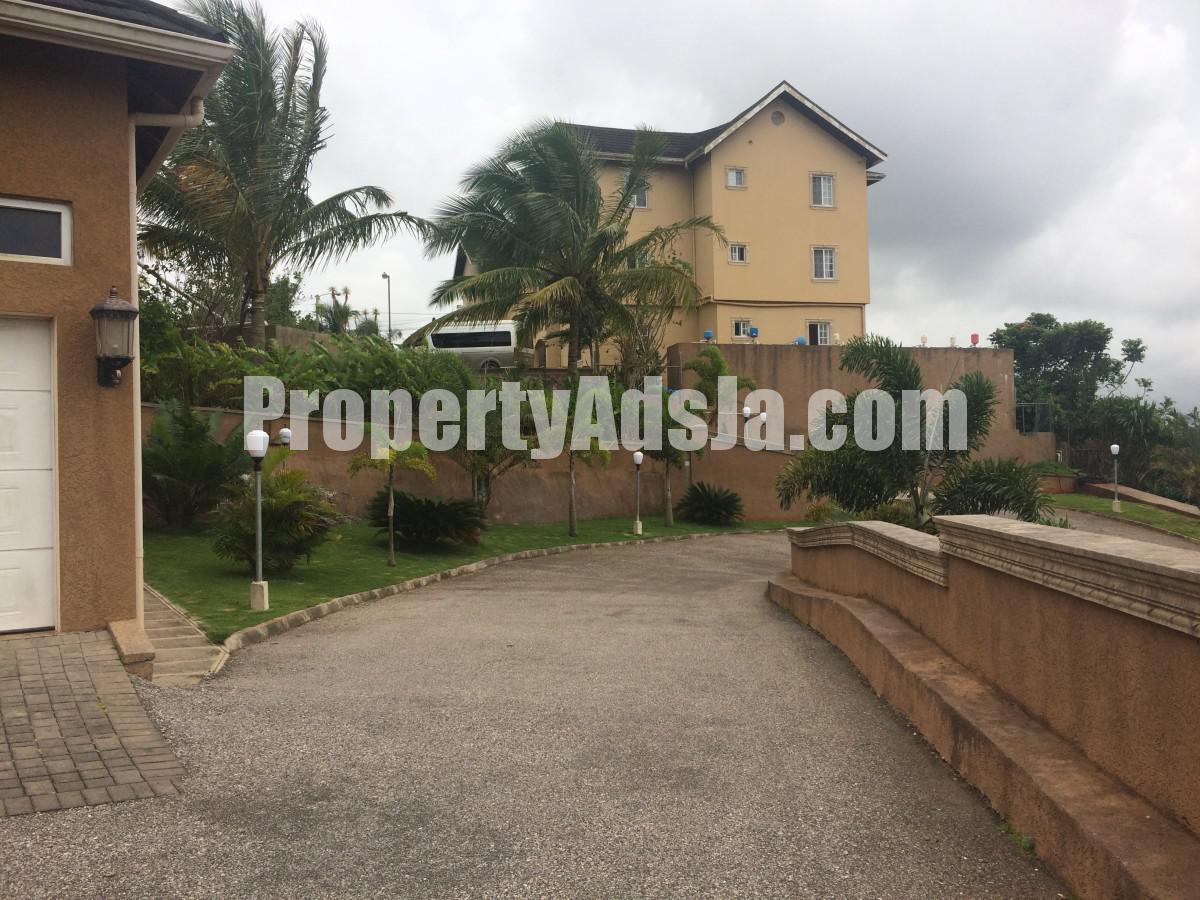 Townhouse For Rent in Mandeville Manchester, Manchester Jamaica