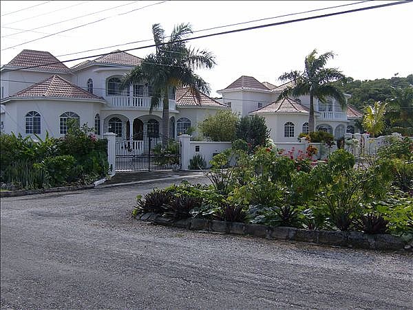 House For Sale in Retreat Heights, Trelawny Jamaica | PropertyAdsJa.com