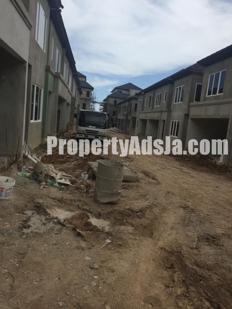 Townhouse For Sale in JACKS HILL, Kingston / St. Andrew Jamaica