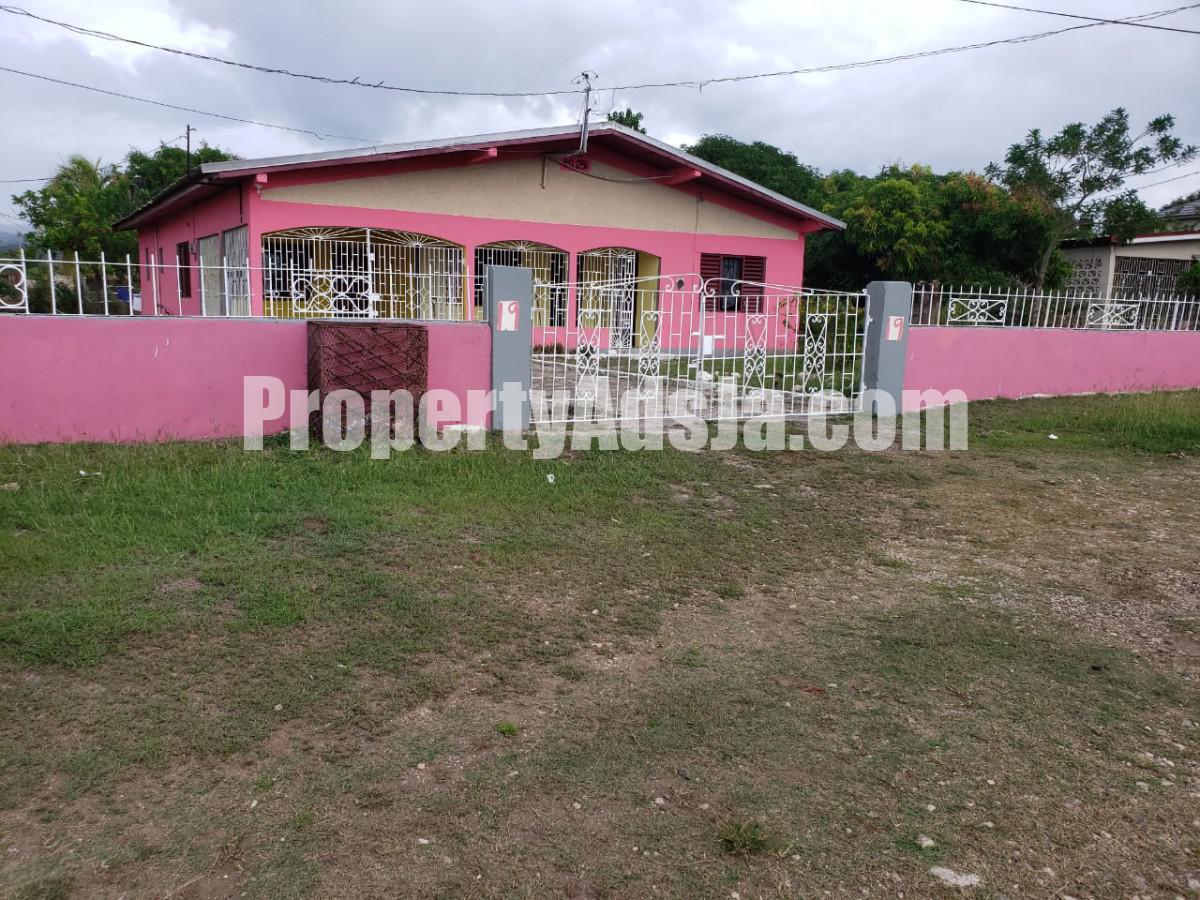 House For Sale in Four Paths, Clarendon Jamaica