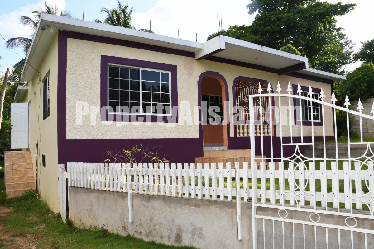 House For Sale in Santa Cruz, St. Elizabeth Jamaica