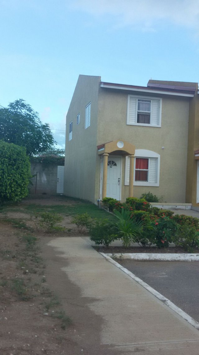 Townhouse For Rent in Unions Estate Twickenham Prk, St. Catherine
