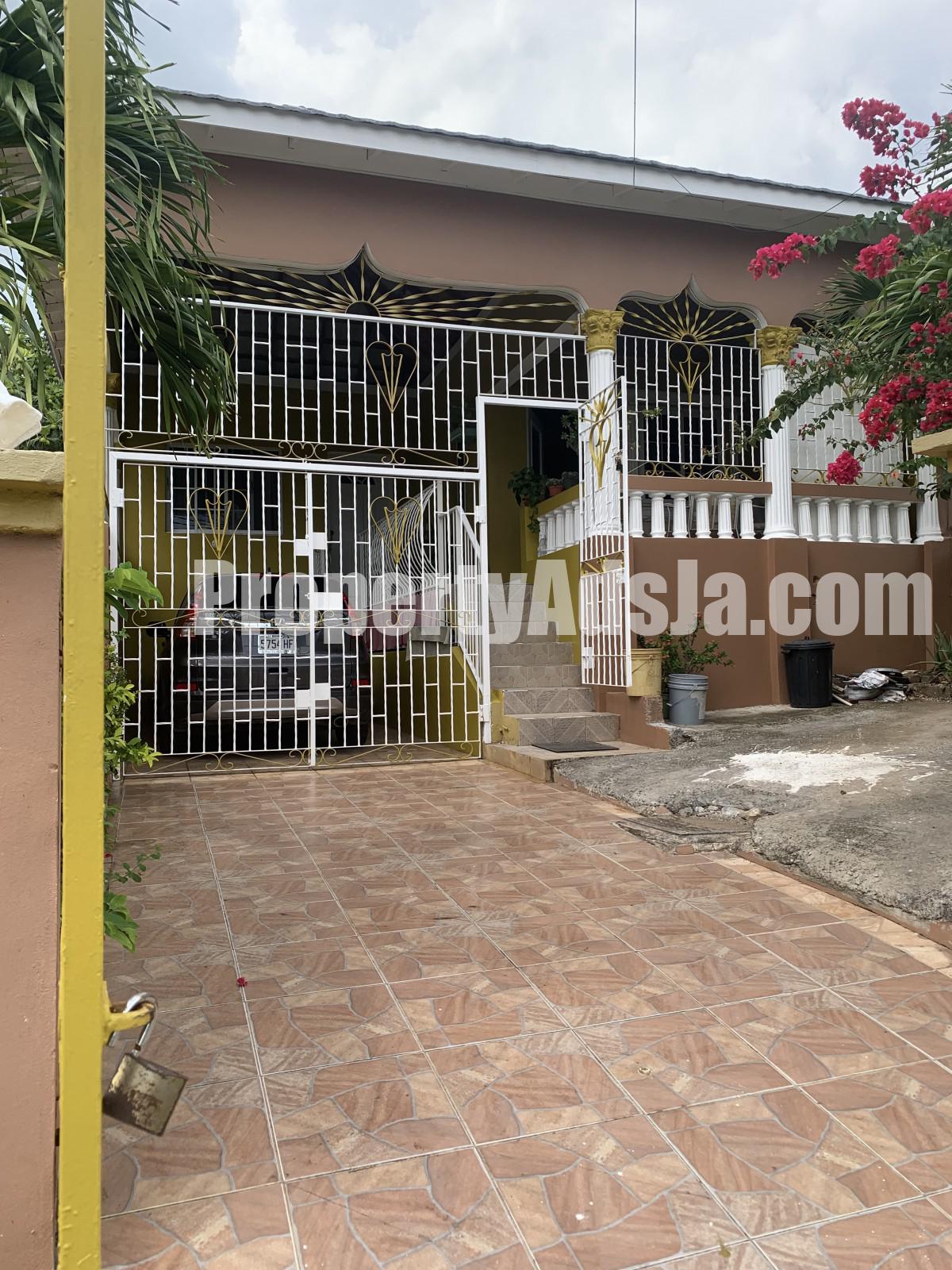 House For Sale in Claremont Heights, St. Catherine Jamaica