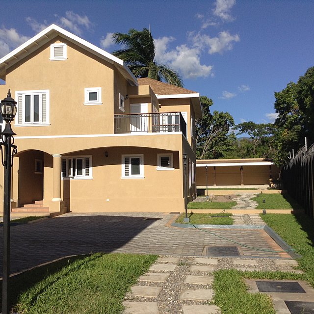 Townhouse For Rent in Kingston 6, Kingston / St. Andrew Jamaica
