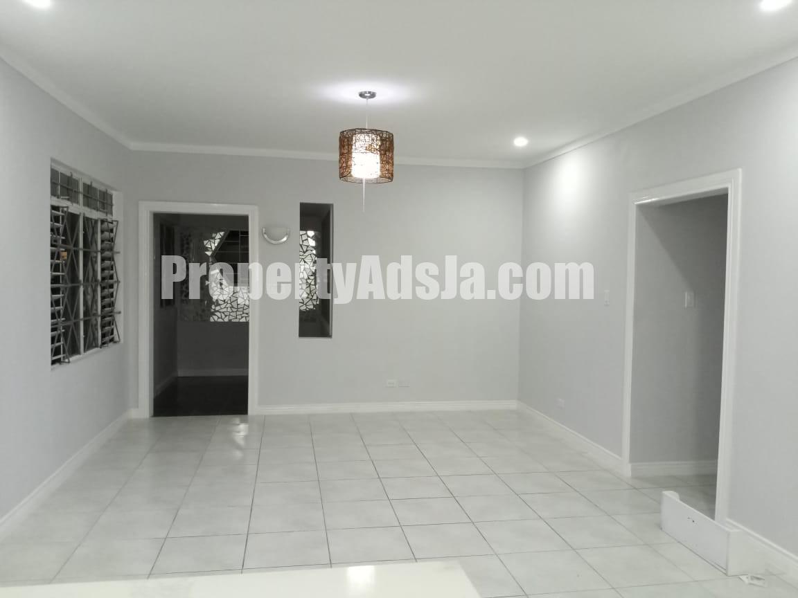 Apartment For Rent in 3 Darlington Ave Off Sullivan Ave Kgn8, Kingston