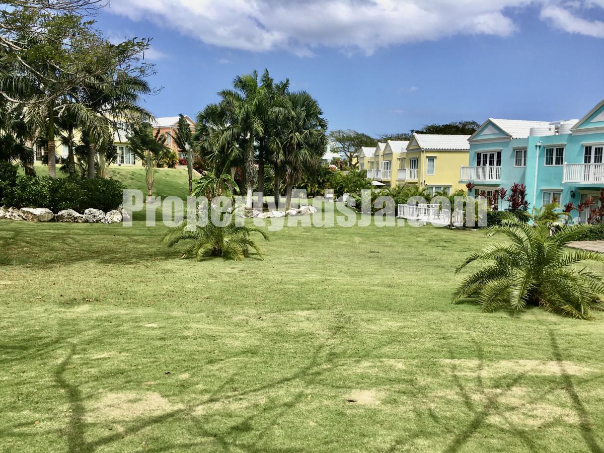 Resort/vacation property For Sale in Little Bay Country Club, Hanover
