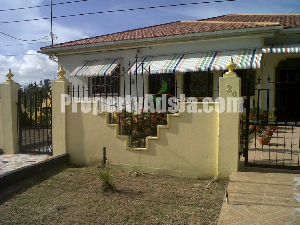 House For Sale in Four Paths May Pen, Clarendon Jamaica
