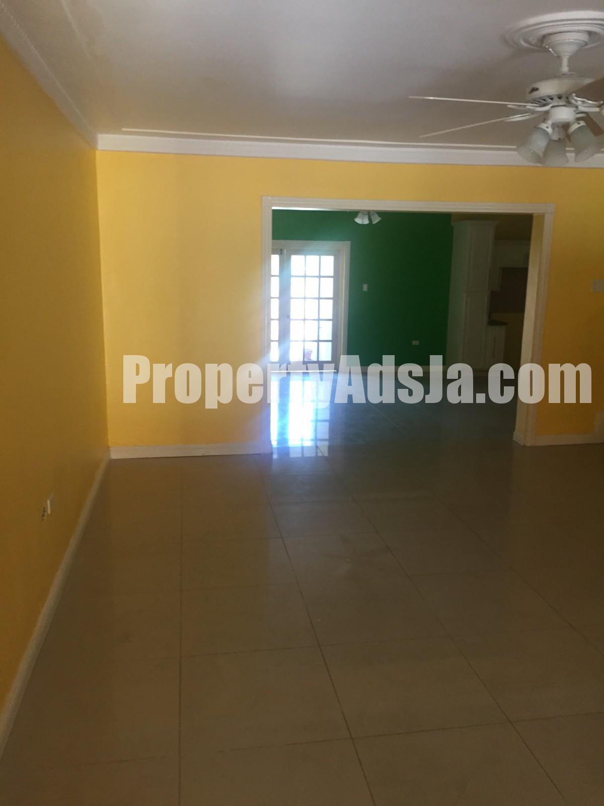 Townhouse For Sale in NORBROOK KINGSTON 6, Kingston / St. Andrew