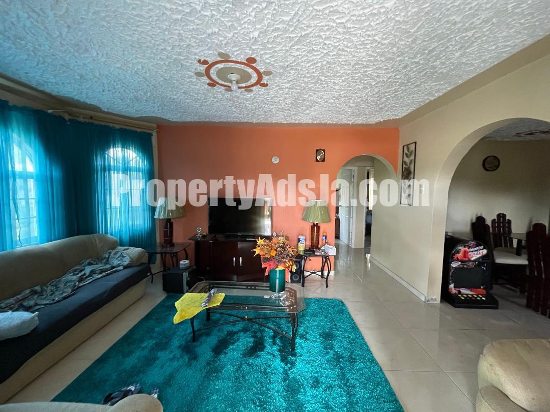 House For Sale in Mile Gully, Manchester Jamaica