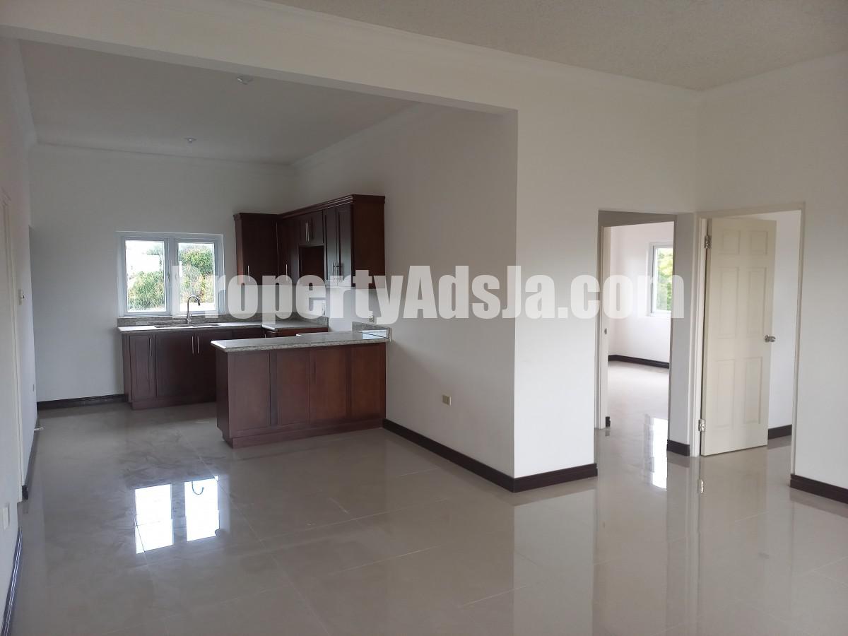 Apartment For Rent in Red Hills Rd, Kingston 10, Kingston / St. Andrew
