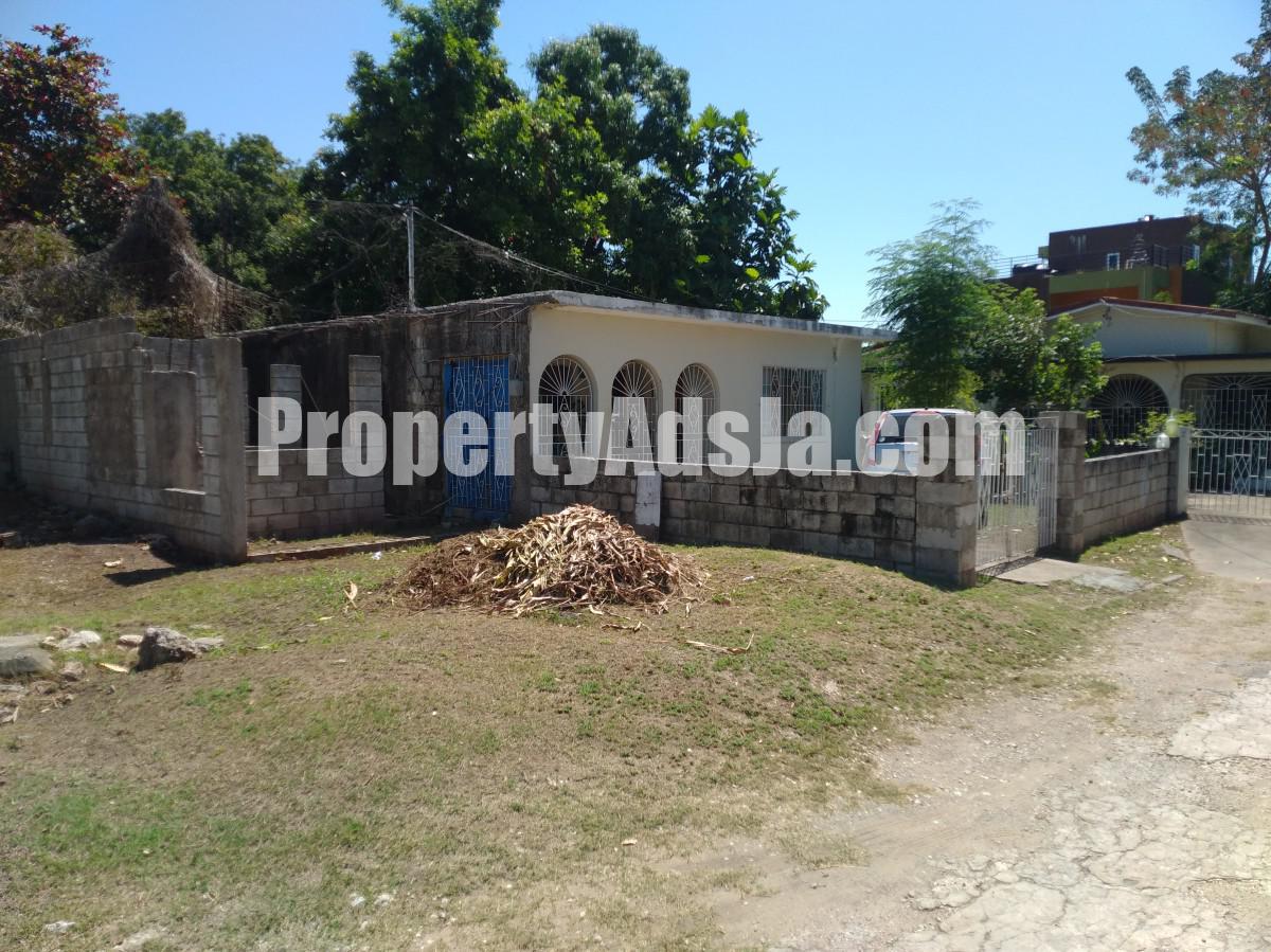 House For Sale in Hughenden, Kingston / St. Andrew Jamaica