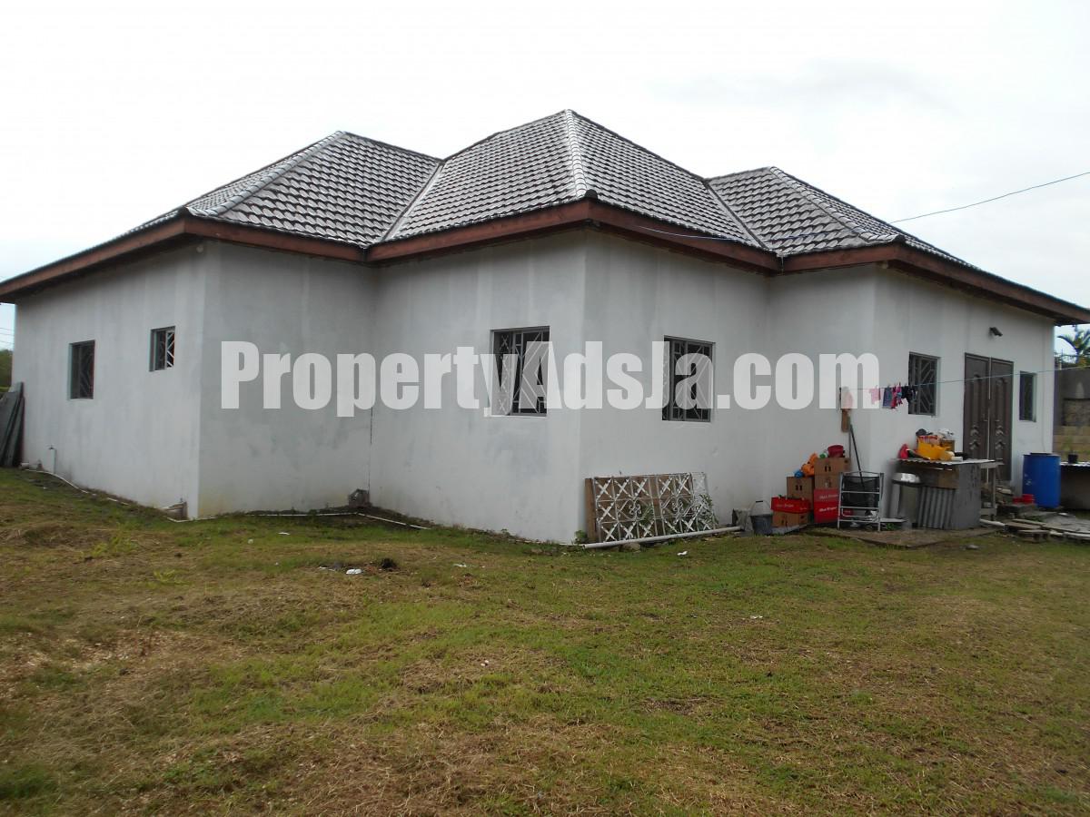 House For Sale in Four Paths, Clarendon Jamaica
