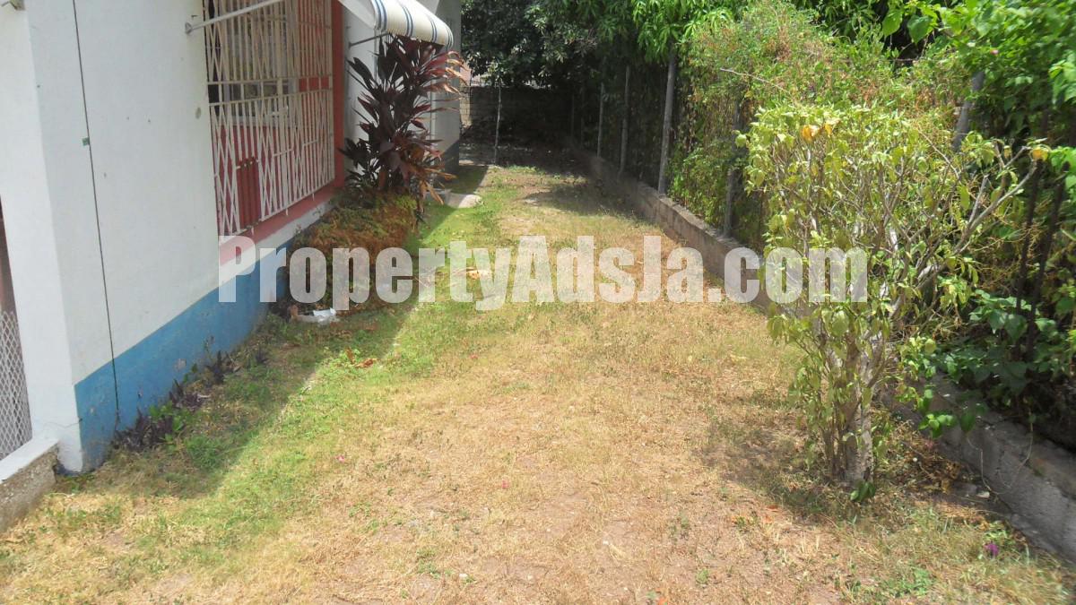 House For Sale in Constant Spring Gardens, Kingston / St. Andrew