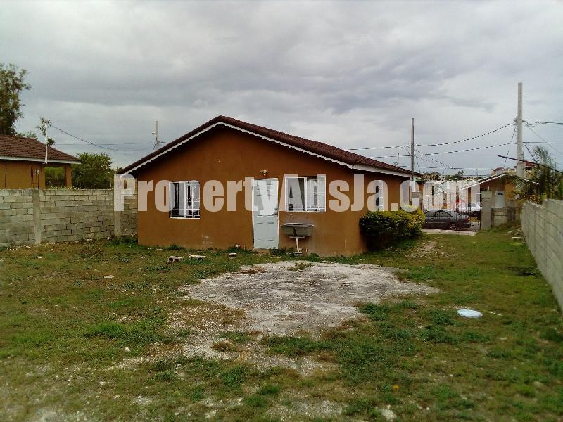 House For Sale in FLORENCE HALL, Trelawny Jamaica