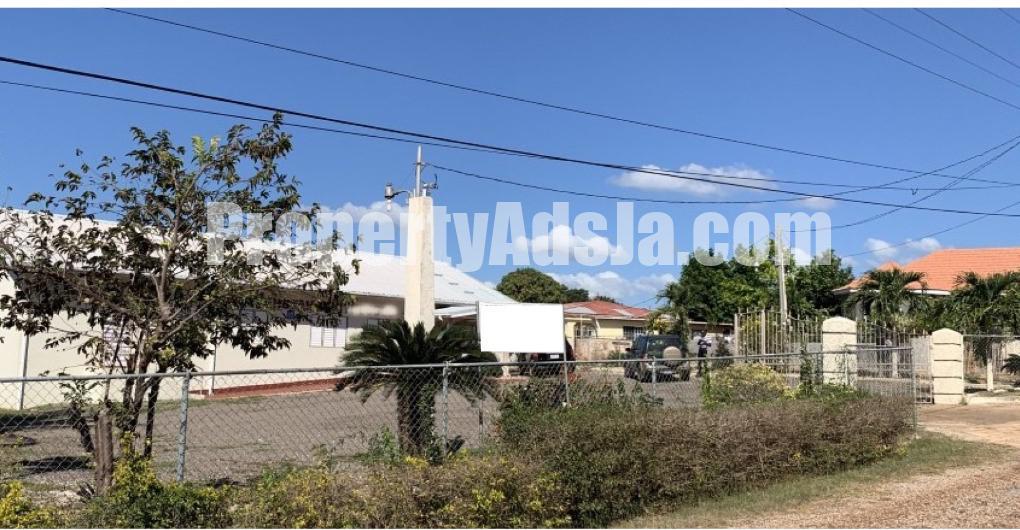 Commercial building For Sale in Downs, Manchester Jamaica