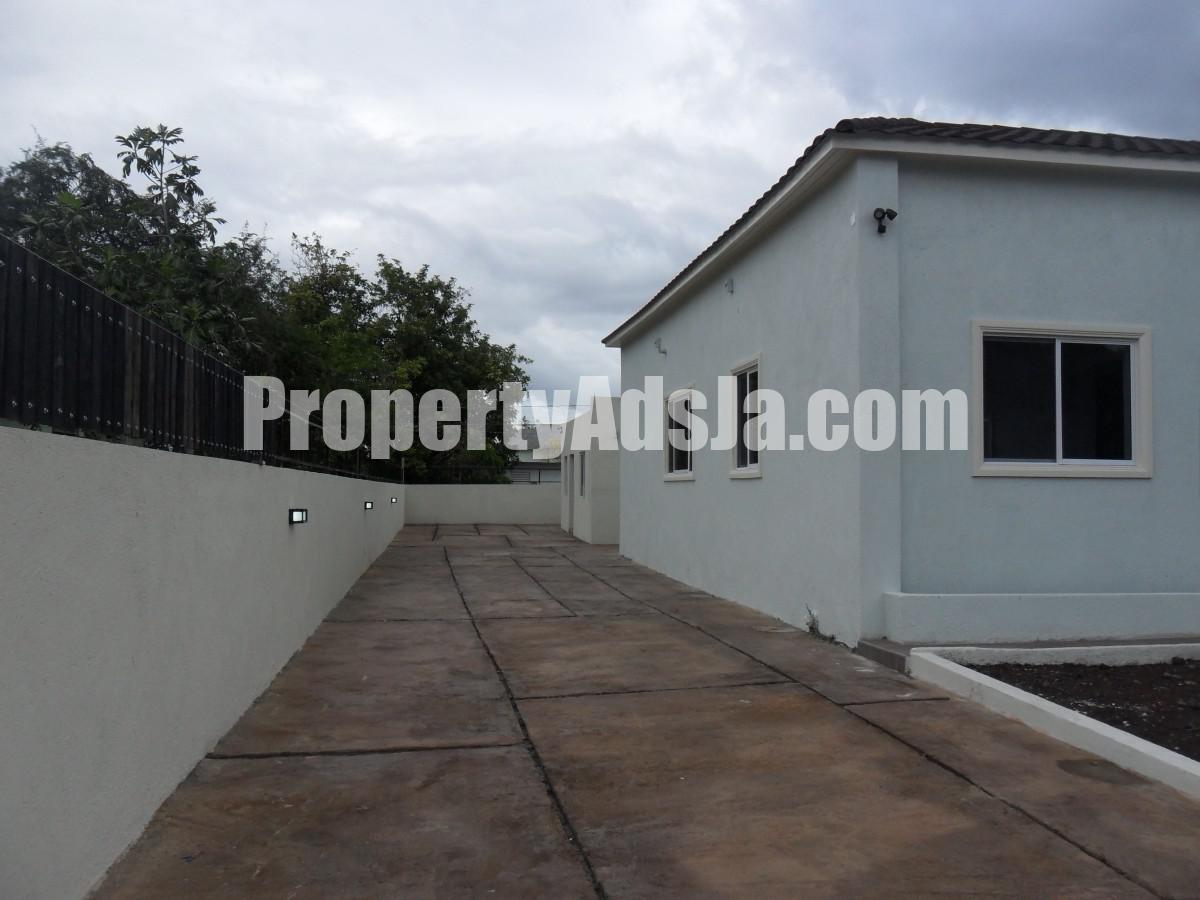 House For Sale in Mona Heights, Kingston / St. Andrew Jamaica