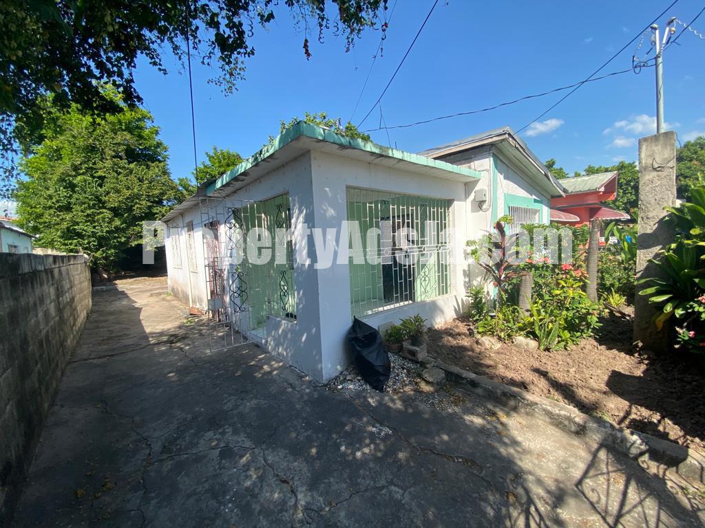 House For Sale in Pembroke Hall, Kingston / St. Andrew Jamaica