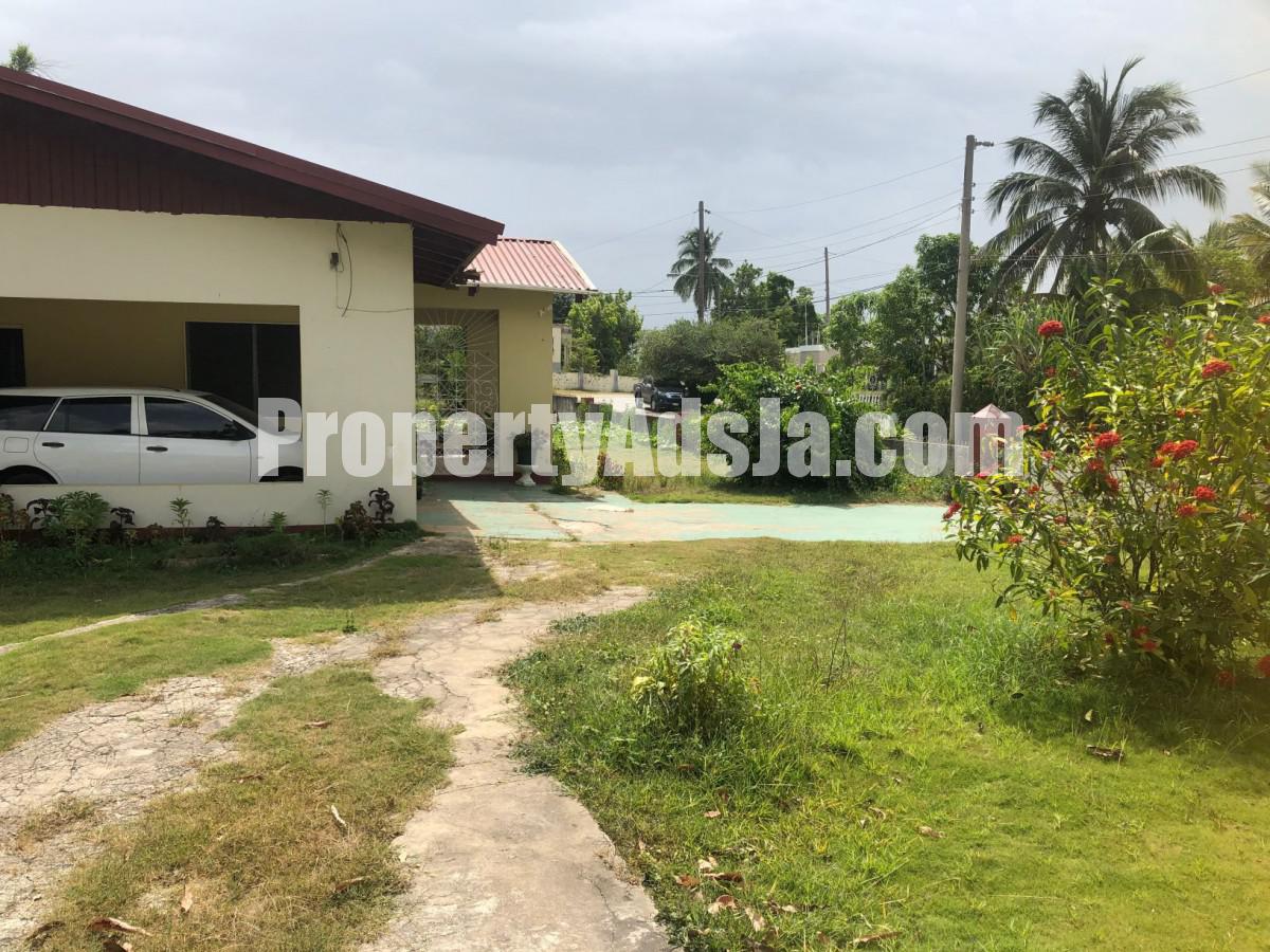 House For Sale in Santa Cruz, St. Elizabeth Jamaica