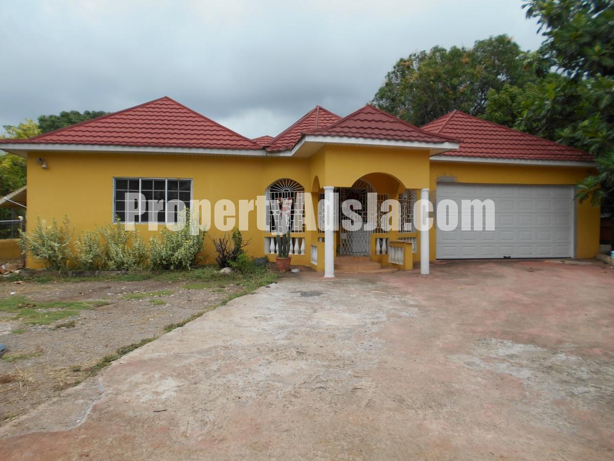 House For Sale in Toll Gate, Clarendon Jamaica