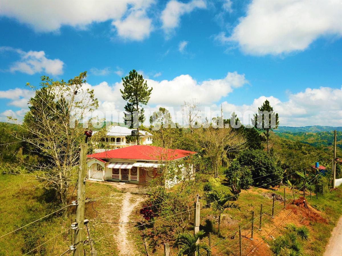 House For Sale in Spaldings, Manchester Jamaica