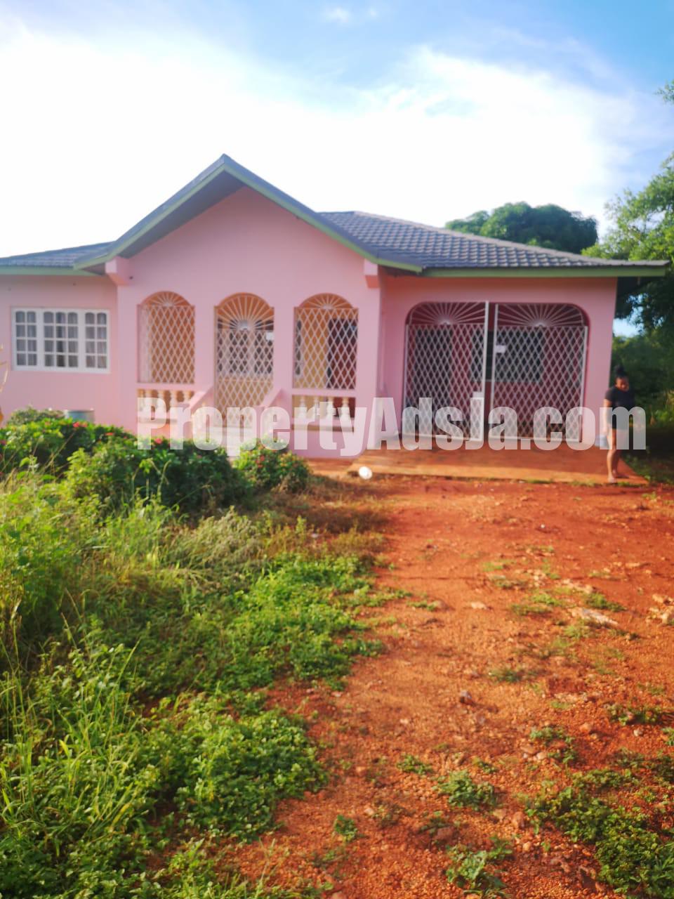 House For Sale in Comma Pen, St. Elizabeth Jamaica