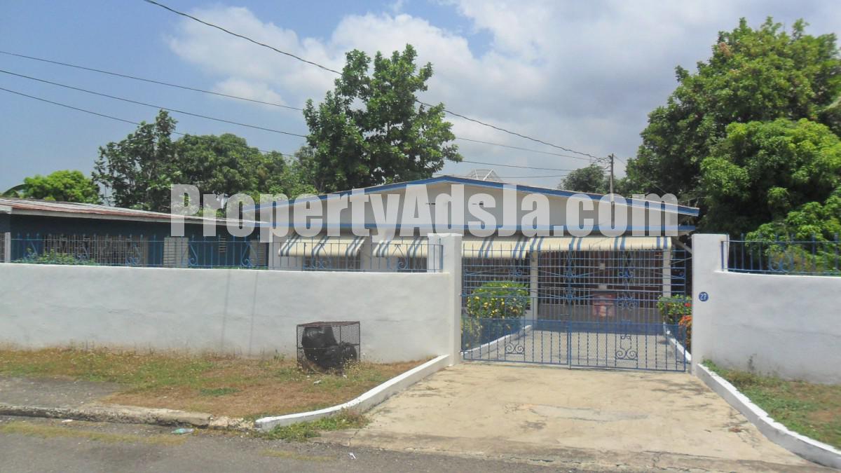 House For Sale in Constant Spring Gardens, Kingston / St. Andrew