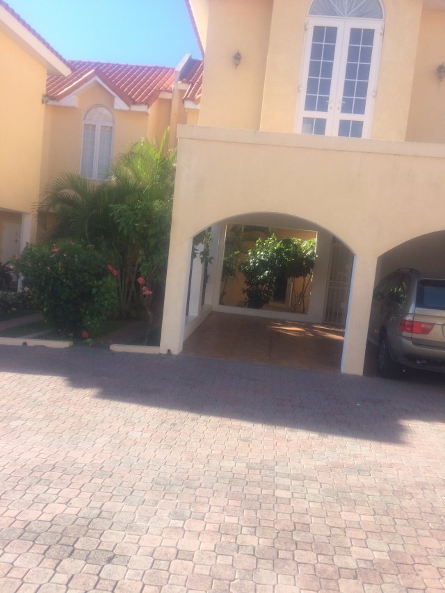 Townhouse For Sale in MILLSBOROUGH BARBICAN AREA, Kingston / St. Andrew