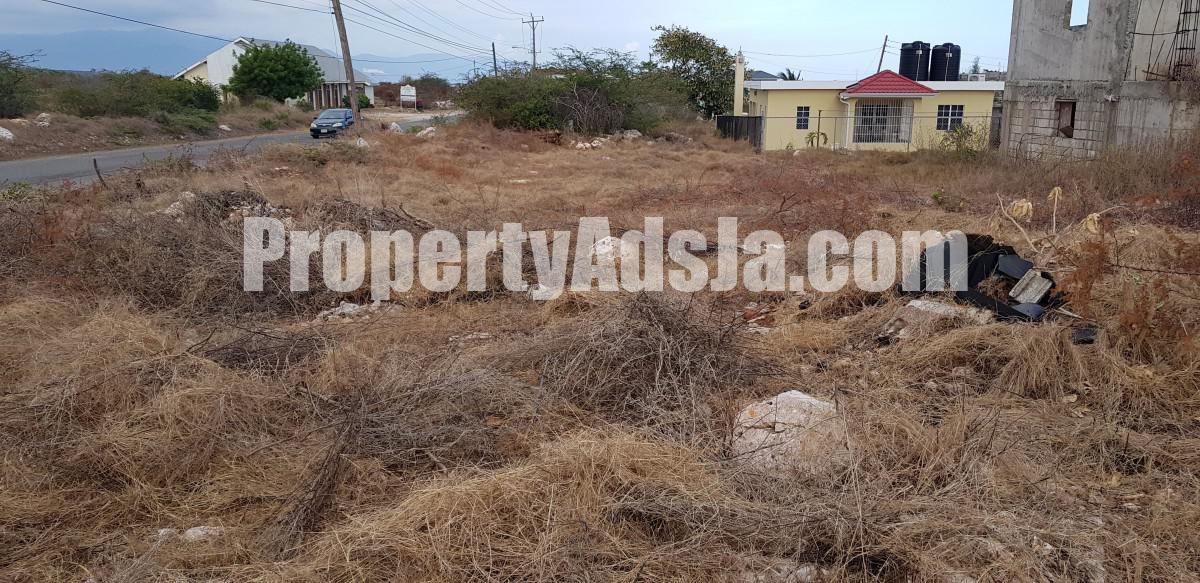 Residential lot For Sale in Edge Hill Hellshire, St. Catherine Jamaica