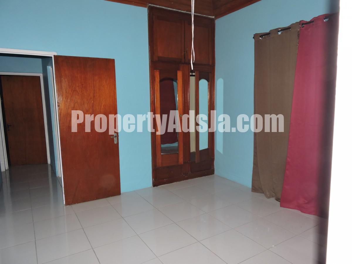 House For Rent in Molynes GardensTamarind Grove, Kingston / St. Andrew