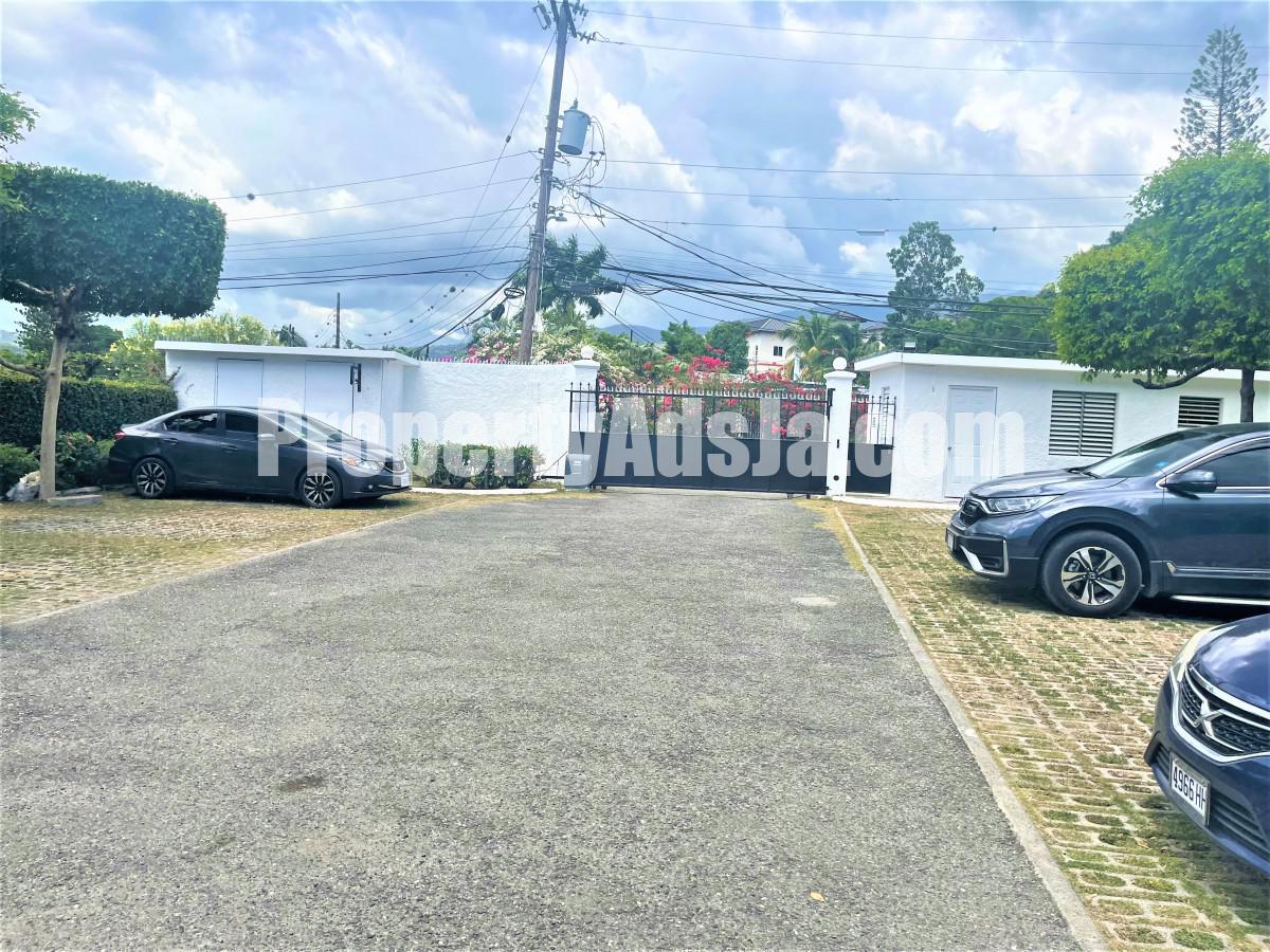 Apartment For Rent in BARBICAN, Kingston / St. Andrew Jamaica