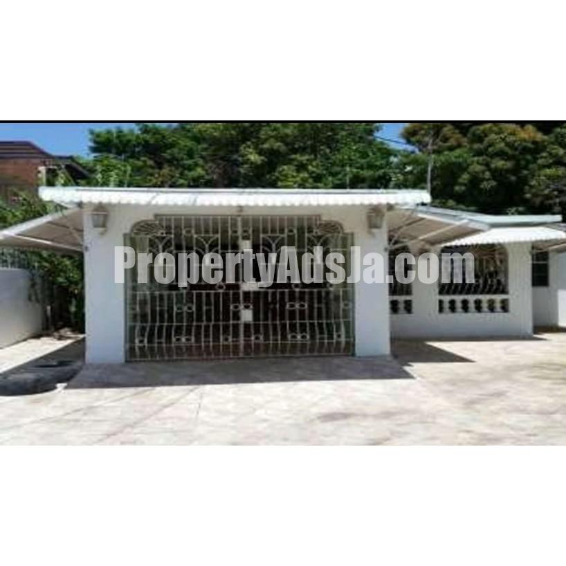 House For Sale in MEADOWVALE GREGORY PARK PO, St. Catherine Jamaica