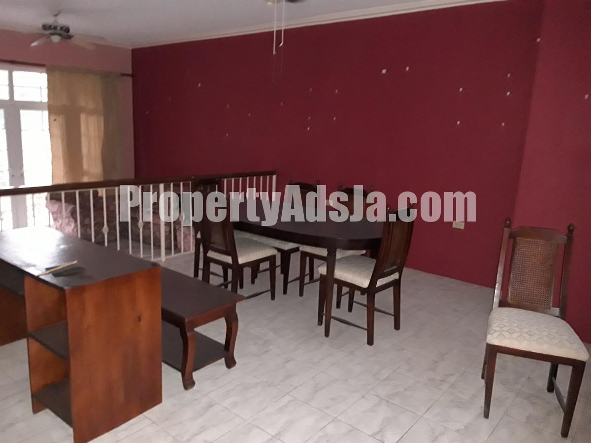 Townhouse For Rent in BarbicanMilsborough, Kingston / St. Andrew