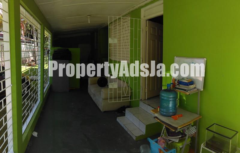 House For Sale in MANNINGS HILL ROAD, Kingston / St. Andrew Jamaica