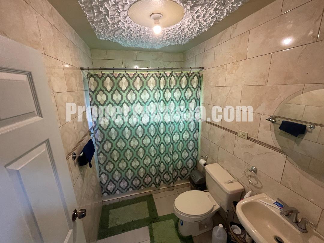 House For Sale in Mile Gully, Manchester Jamaica