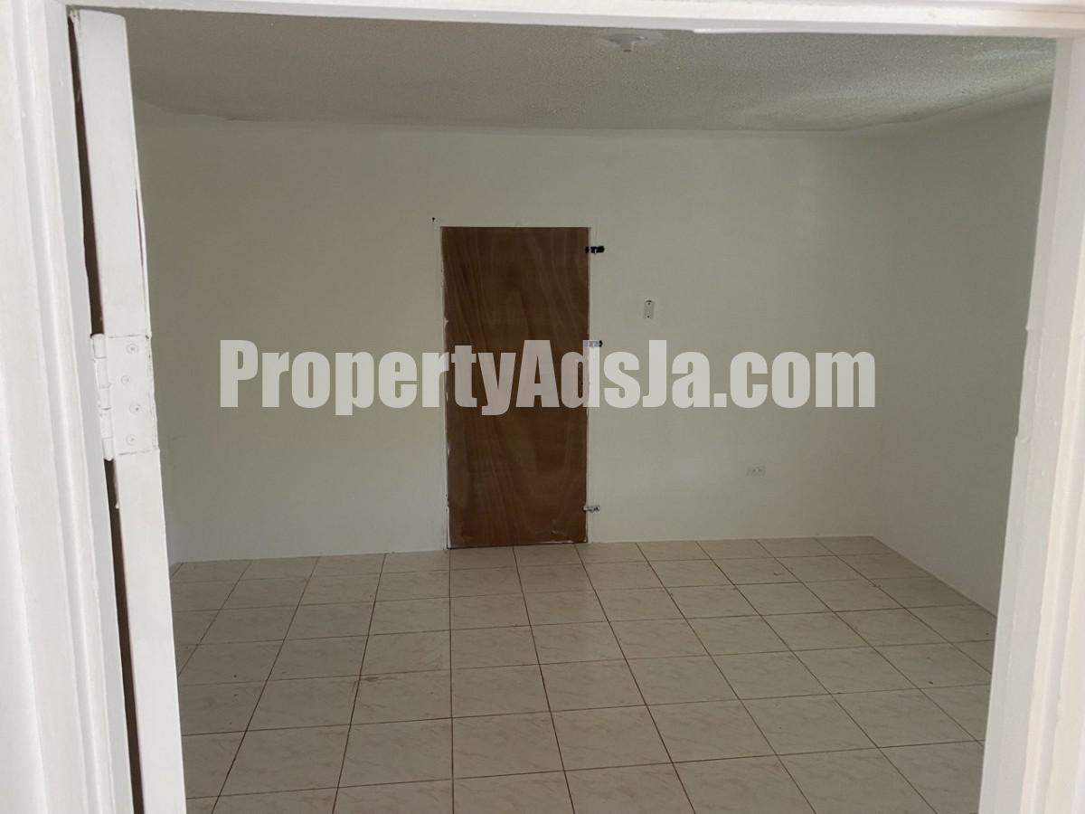 Flat For Rent in TWIN PALMS ESTATE, Clarendon Jamaica