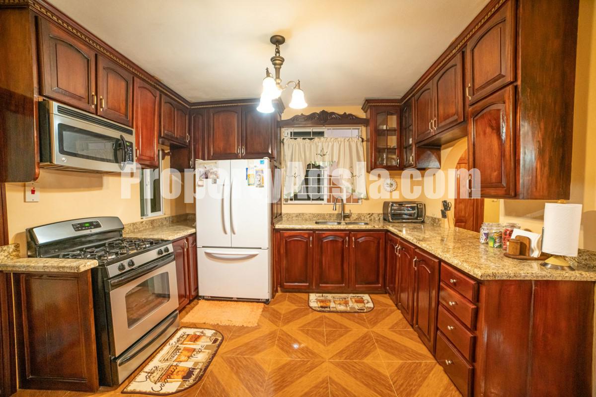 House For Sale in Red Hills, Kingston / St. Andrew Jamaica