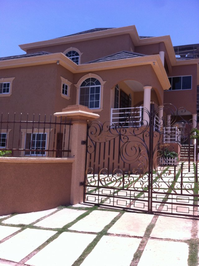 House For Sale in Spur TRee, Manchester Jamaica