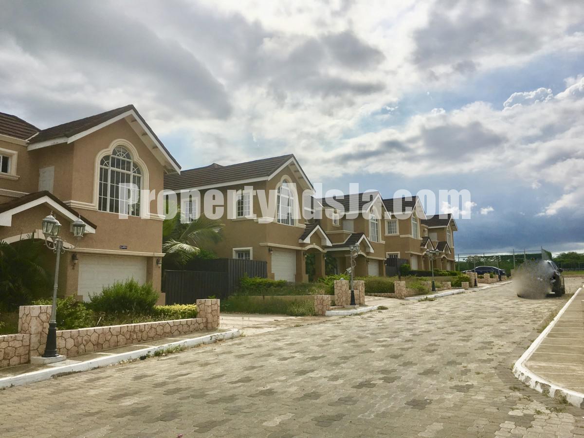 Townhouse For Sale in Sandhills, St. Catherine Jamaica