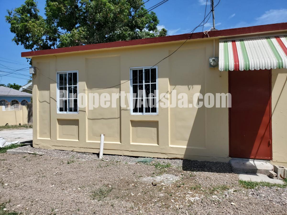 House For Rent in Mineral Heights May Pen, Clarendon Jamaica
