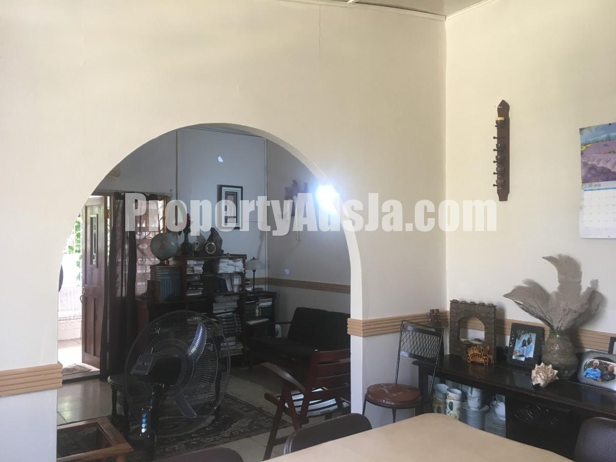 House For Sale in Pembroke Hall, Kingston / St. Andrew Jamaica