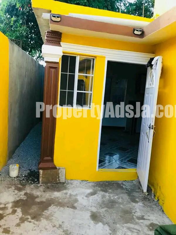 Apartment For Rent in Milton avenue, Kingston / St. Andrew Jamaica