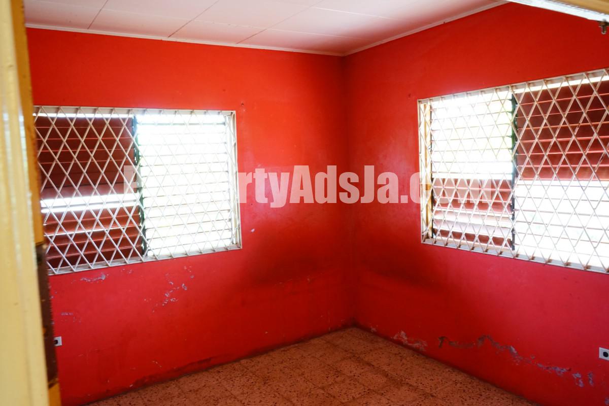 House For Sale in Santa Cruz, St. Elizabeth Jamaica