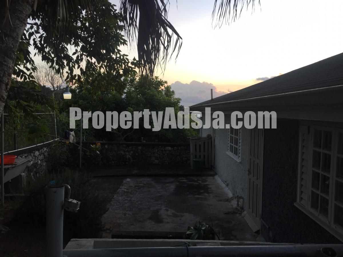 Flat For Rent in coopershills Redhills, Kingston / St. Andrew Jamaica