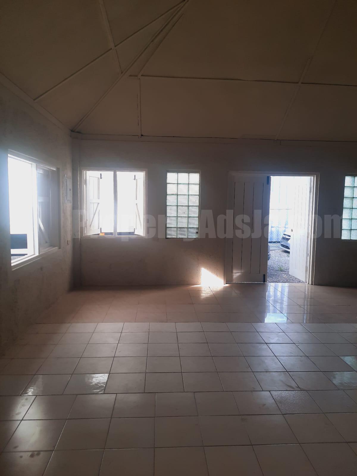 Commercial building For Rent in Constant Spring, Kingston / St. Andrew Jamaica photo 2