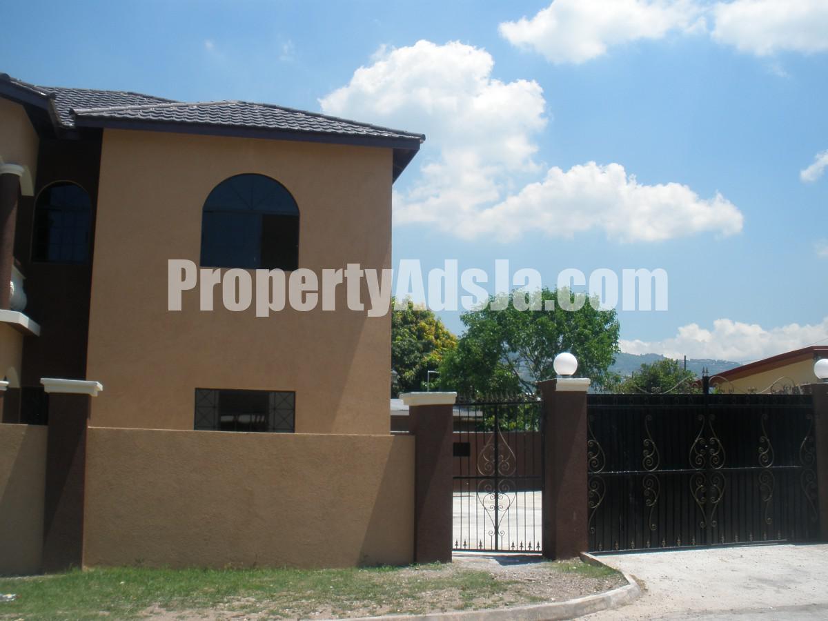 Apartment For Rent in Three Oaks Off Molynes Road, Kingston / St