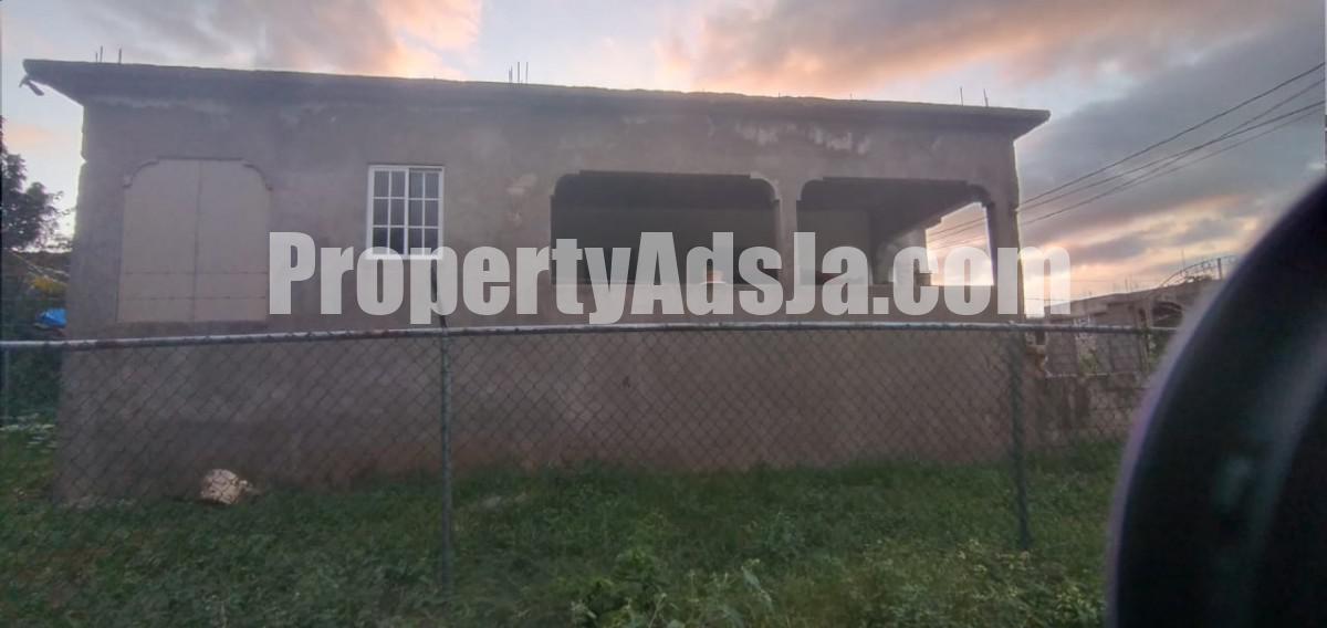 House For Sale in May Pen, Clarendon Jamaica