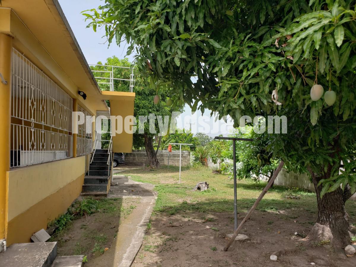 House For Sale in Meadowbrook, Kingston / St. Andrew Jamaica